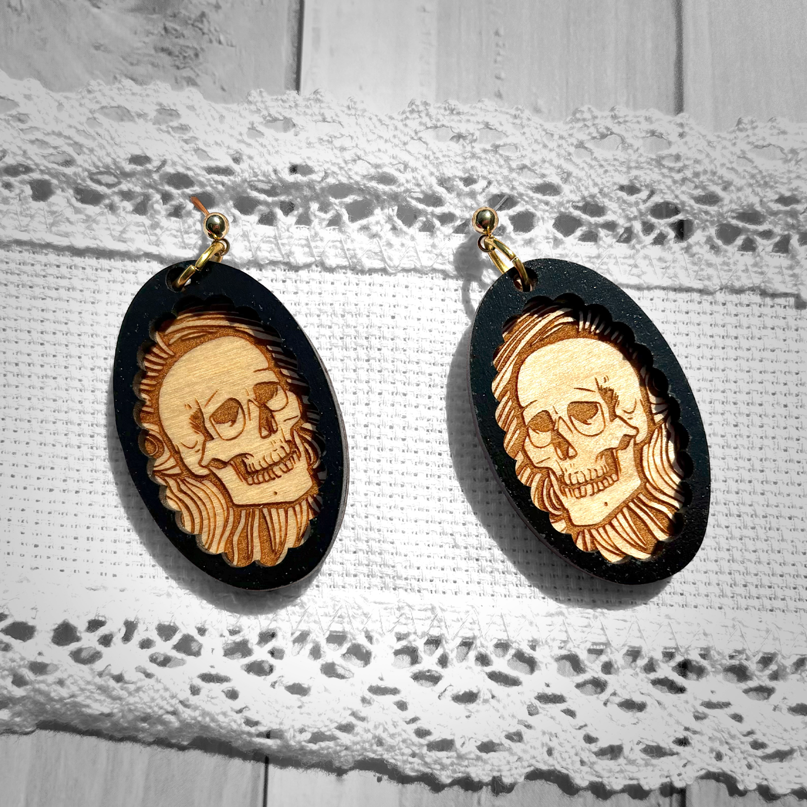 Skull Scaloped Border Earrings
