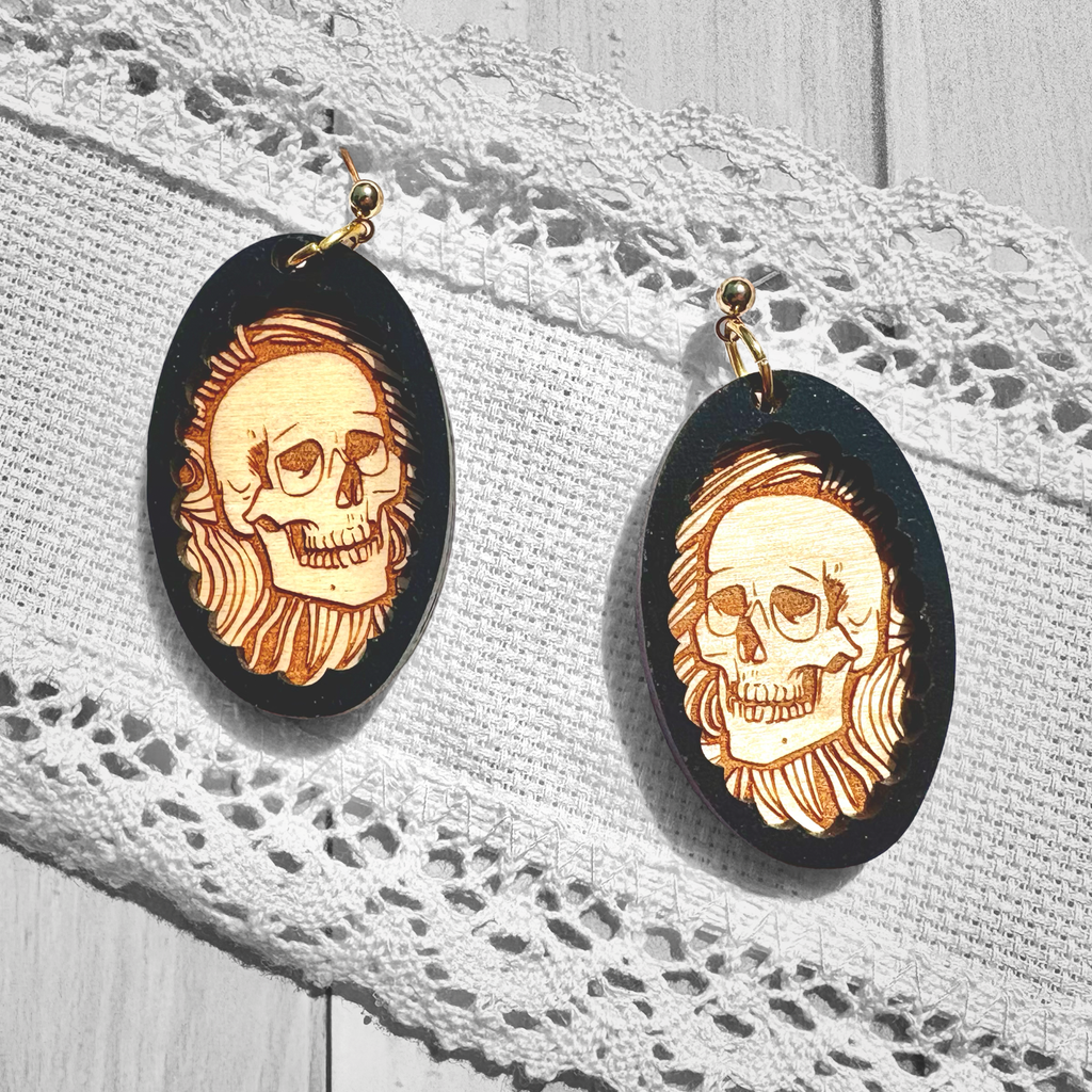 Skull Scaloped Border Earrings